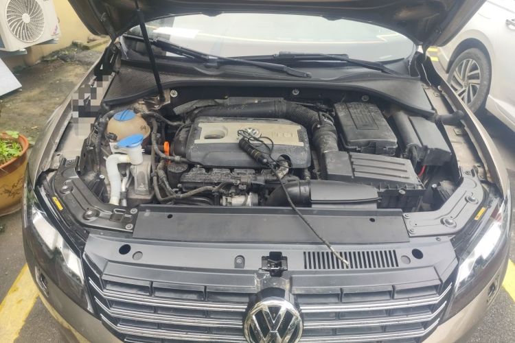 Used Volkswagen Passat 2015 1.8TSI DSG Prestige Edition Engine Bay