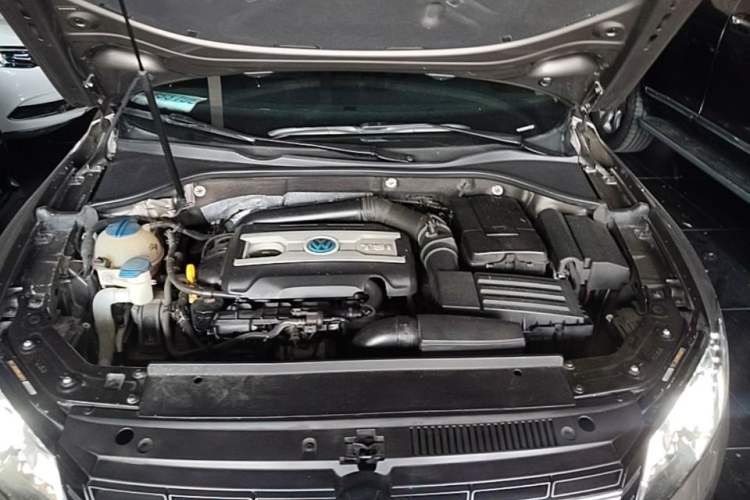 Used Volkswagen Passat 2015 1.8TSI DSG Prestige Edition Engine Bay