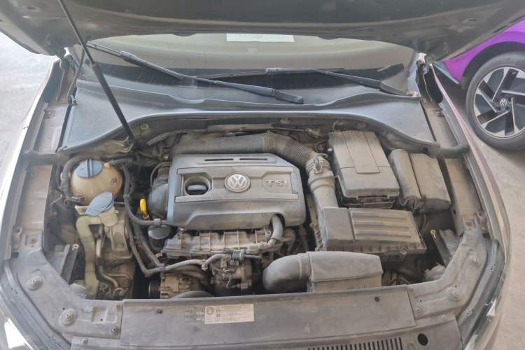 Used Volkswagen Passat 2015 1.8TSI DSG Prestige Edition Engine Bay