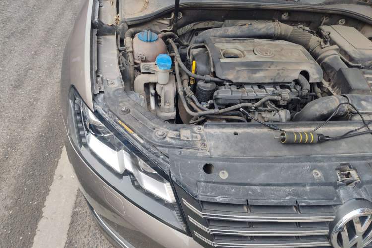 Used Volkswagen Passat 2015 1.8TSI DSG Ultimate Edition Engine Bay Right