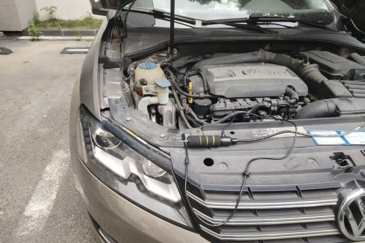 Used Volkswagen Passat 2015 1.8TSI DSG Prestige Edition Engine Bay Right