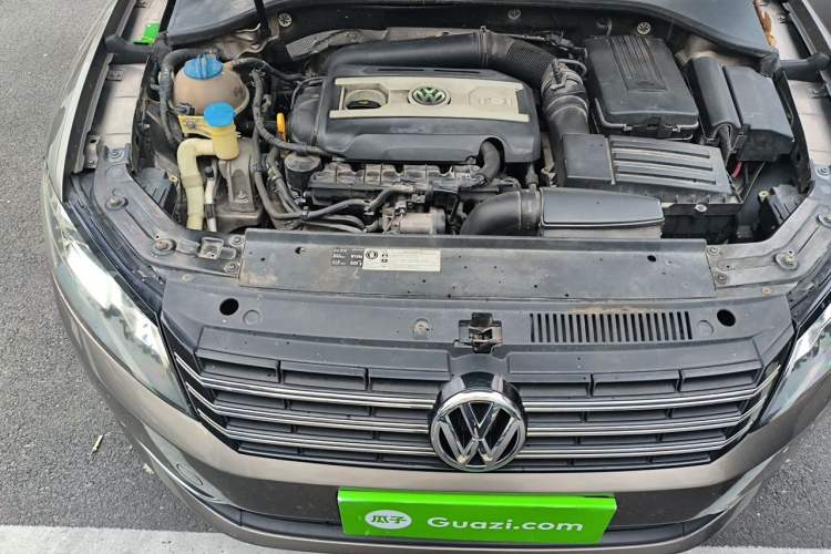 Used Volkswagen Passat 2015 1.8TSI DSG Prestige Edition Engine Bay Right