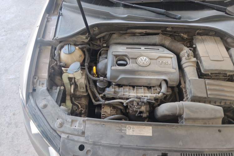 Used Volkswagen Passat 2015 1.8TSI DSG Prestige Edition Engine Bay Right