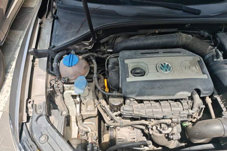 Used Volkswagen Passat 2015 1.8TSI DSG Prestige Edition Engine Bay Right