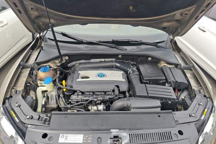 Used Volkswagen Passat 2015 1.8TSI DSG Prestige Edition Engine Bay