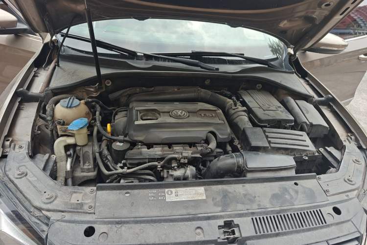 Used Volkswagen Passat 2015 1.8TSI DSG Prestige Edition Engine Bay