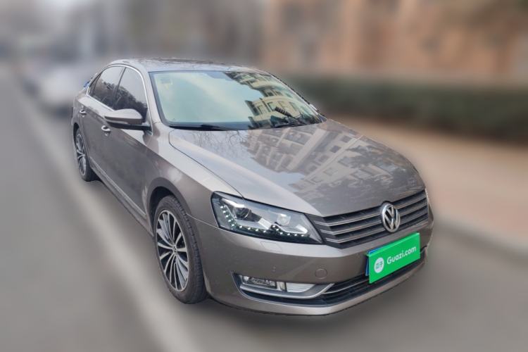 Used Volkswagen Passat 2015 1.8TSI DSG Ultimate Edition Front Right 45 Deg