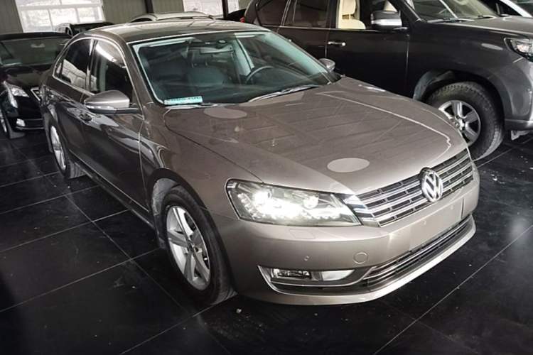 Used Volkswagen Passat 2015 1.8TSI DSG Prestige Edition Front Right 45 Deg