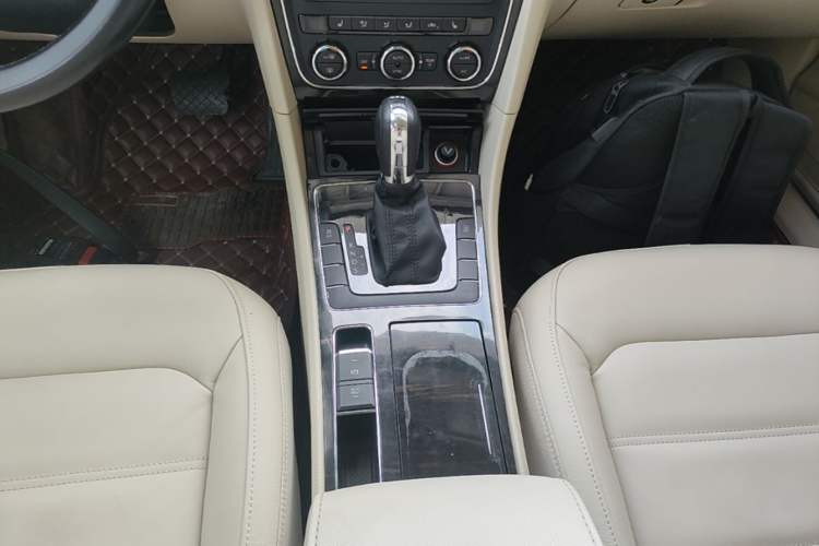 Used Volkswagen Passat 2015 1.8TSI DSG Prestige Edition Gear Lever