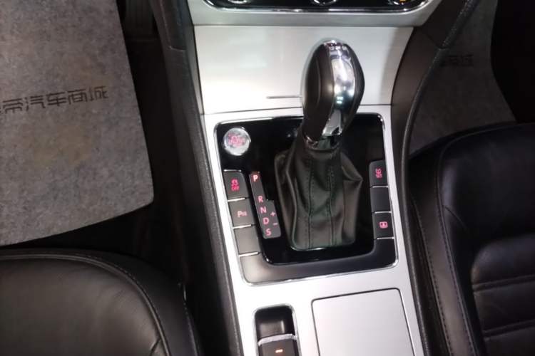 Used Volkswagen Passat 2015 1.8TSI DSG Prestige Edition Gear Lever