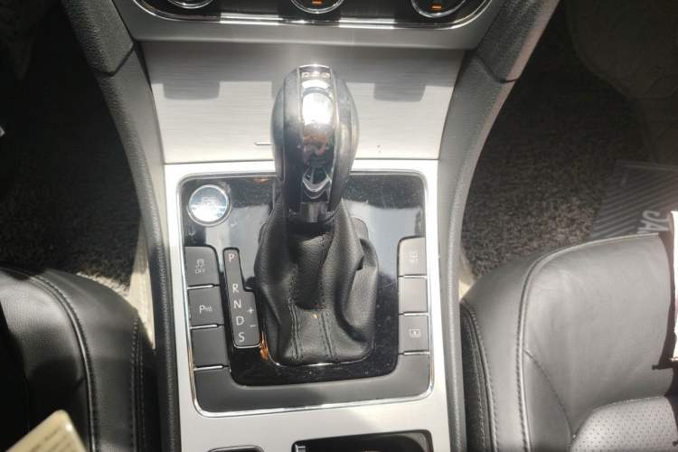 Used Volkswagen Passat 2015 1.8TSI DSG Prestige Edition Gear Lever