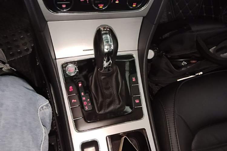 Used Volkswagen Passat 2015 1.8TSI DSG Prestige Edition Gear Lever
