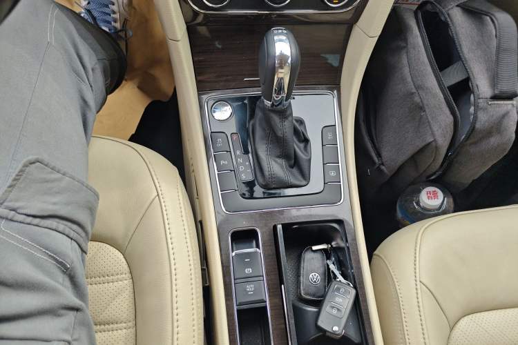 Used Volkswagen Passat 2015 1.8TSI DSG Prestige Edition Gear Lever