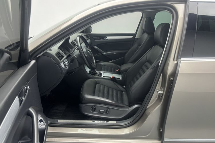 Used Volkswagen Passat 2015 1.8TSI DSG Prestige Edition Interior 1