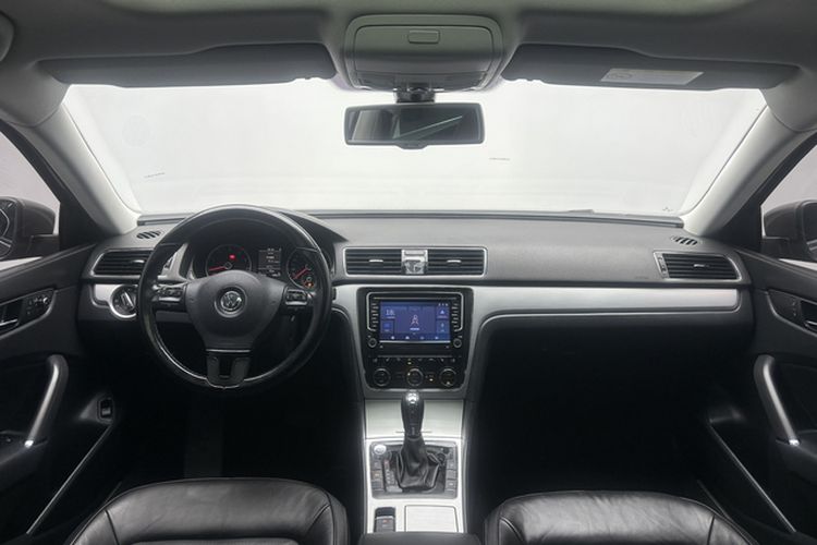 Used Volkswagen Passat 2015 1.8TSI DSG Prestige Edition Interior 4