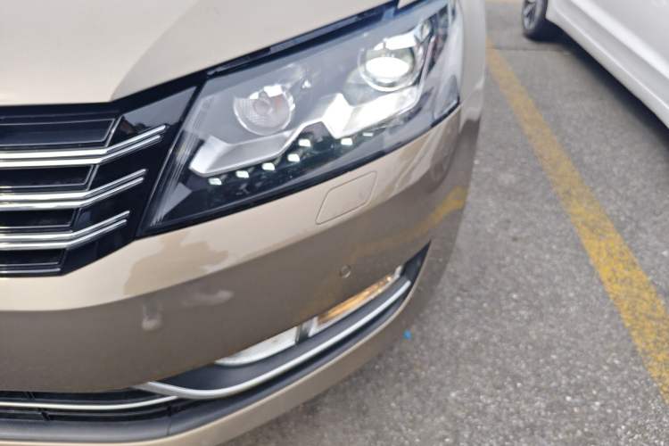 Used Volkswagen Passat 2015 1.8TSI DSG Prestige Edition Left Front Headlight