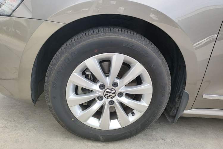 Used Volkswagen Passat 2015 1.8TSI DSG Prestige Edition Left Front Wheel Hub