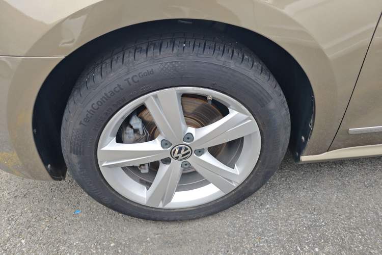 Used Volkswagen Passat 2015 1.8TSI DSG Prestige Edition Left Front Wheel Hub