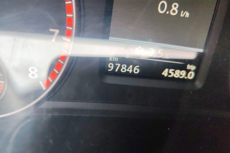 Used Volkswagen Passat 2015 1.8TSI DSG Ultimate Edition Odometer Close Up