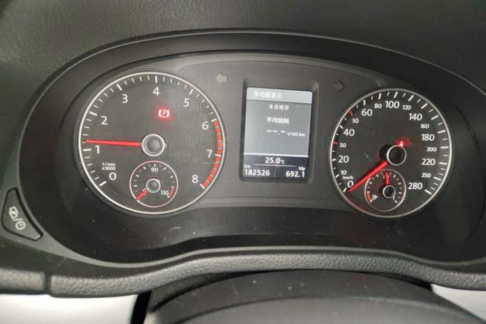 Used Volkswagen Passat 2015 1.8TSI DSG Prestige Edition Odometer Close Up