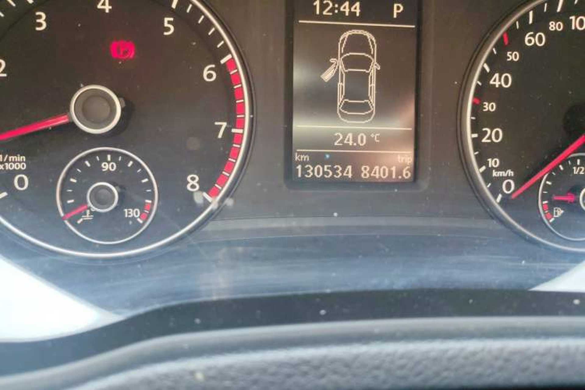 Used Volkswagen Passat 2015 1.8TSI DSG Prestige Edition Odometer Close Up