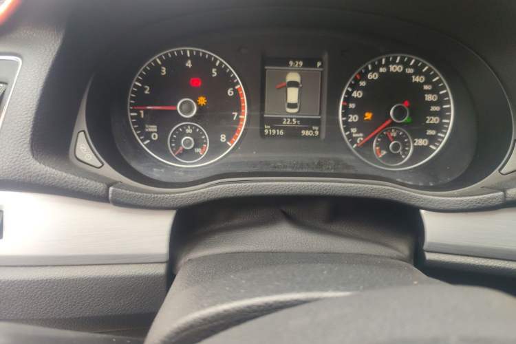 Used Volkswagen Passat 2015 1.8TSI DSG Prestige Edition Odometer Close Up