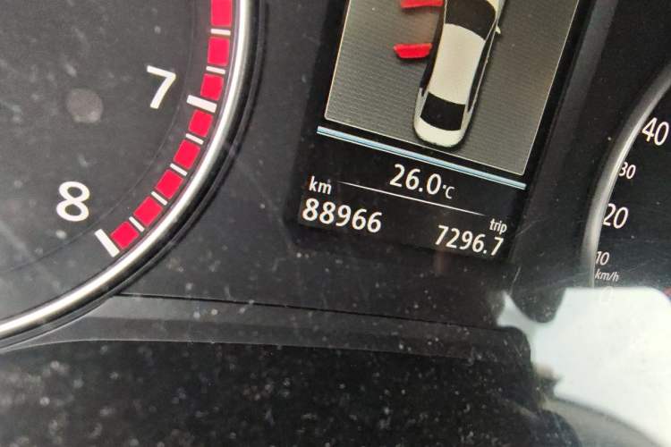 Used Volkswagen Passat 2015 1.8TSI DSG Prestige Edition Odometer Close Up