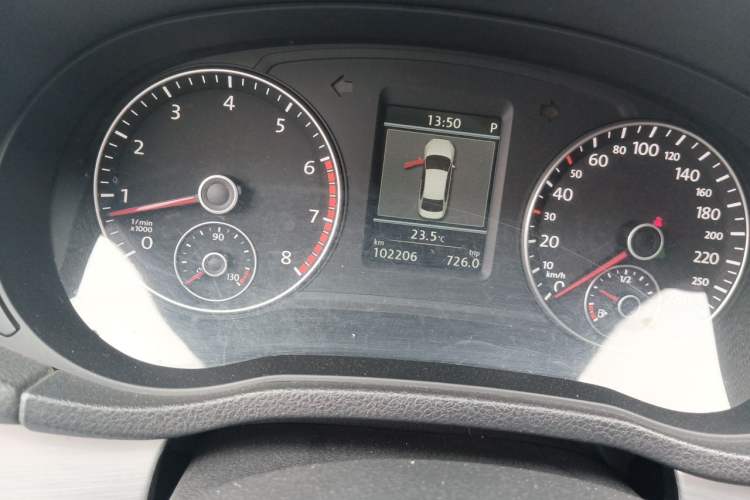 Used Volkswagen Passat 2015 1.8TSI DSG Prestige Edition Odometer Close Up