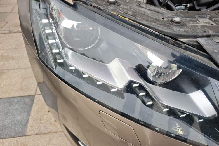Used Volkswagen Passat 2015 1.8TSI DSG Prestige Edition Right Front Headlight