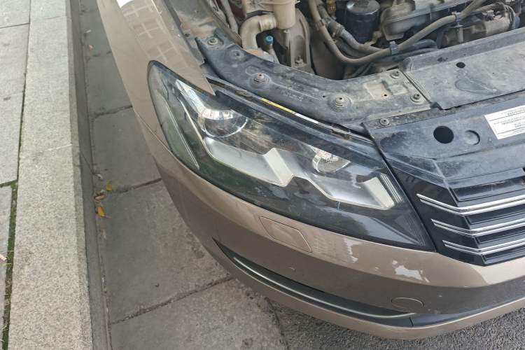 Used Volkswagen Passat 2015 1.8TSI DSG Prestige Edition Right Front Headlight