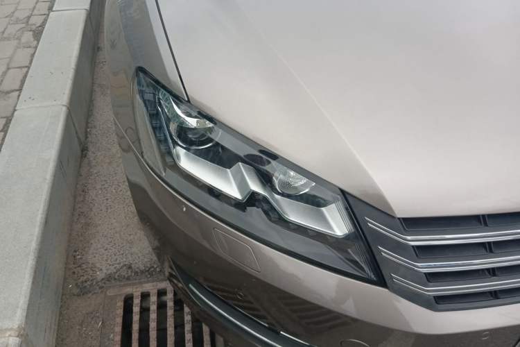 Used Volkswagen Passat 2015 1.8TSI DSG Prestige Edition Right Front Headlight