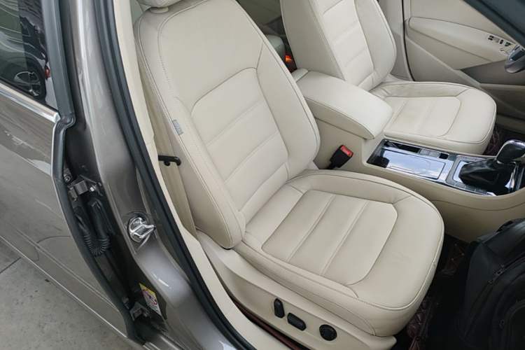 Used Volkswagen Passat 2015 1.8TSI DSG Prestige Edition Right Front Seat