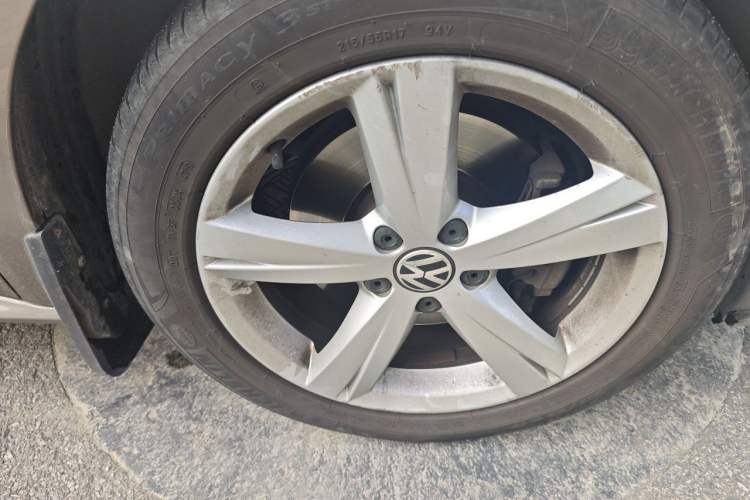 Used Volkswagen Passat 2015 2.0 TSI DSG Prestige Edition Right Front Wheel Hub