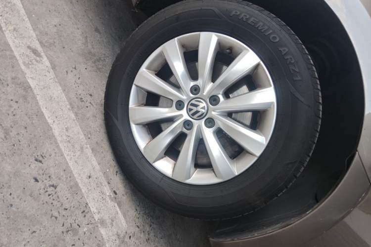 Used Volkswagen Passat 2015 1.8TSI DSG Prestige Edition Right Front Wheel Hub