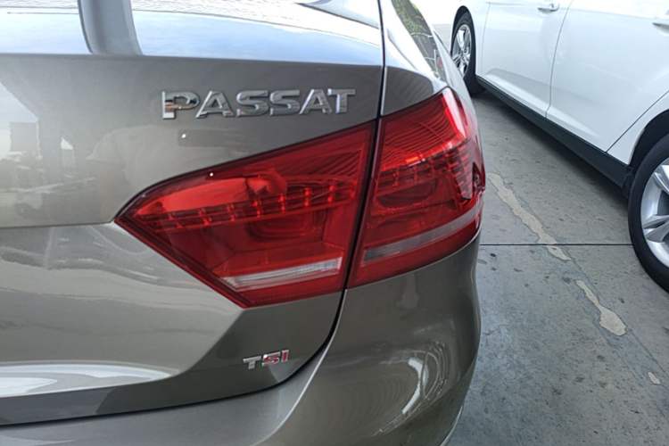 Used Volkswagen Passat 2015 1.8TSI DSG Prestige Edition Right Rear Taillight