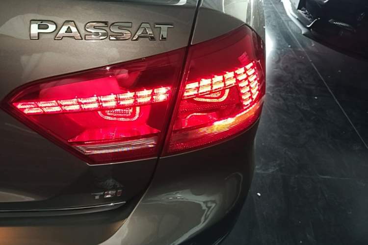 Used Volkswagen Passat 2015 1.8TSI DSG Prestige Edition Right Rear Taillight