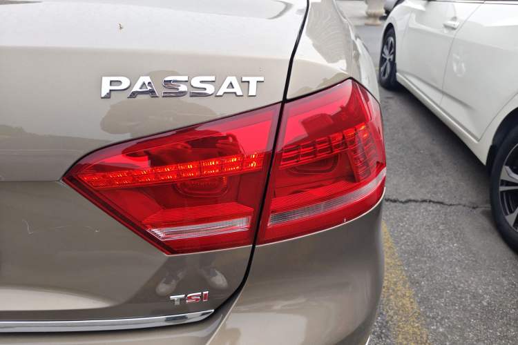 Used Volkswagen Passat 2015 1.8TSI DSG Prestige Edition Right Rear Taillight