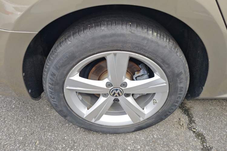 Used Volkswagen Passat 2015 1.8TSI DSG Prestige Edition Right Rear Wheel Hub