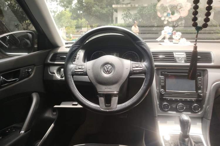 Used Volkswagen Passat 2015 1.8TSI DSG Prestige Edition Steering Wheel
