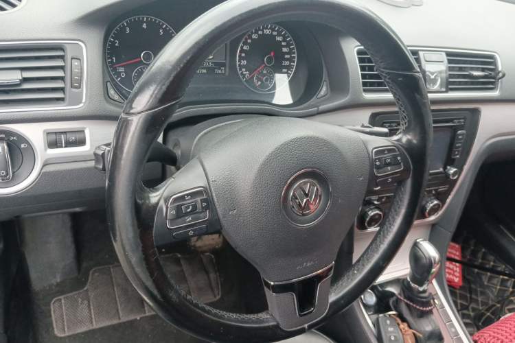 Used Volkswagen Passat 2015 1.8TSI DSG Prestige Edition Steering Wheel