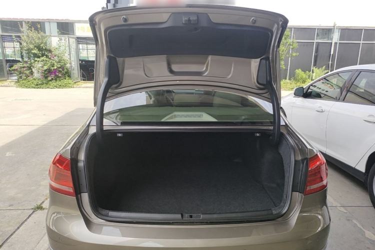 Used Volkswagen Passat 2015 1.8TSI DSG Prestige Edition Trunk