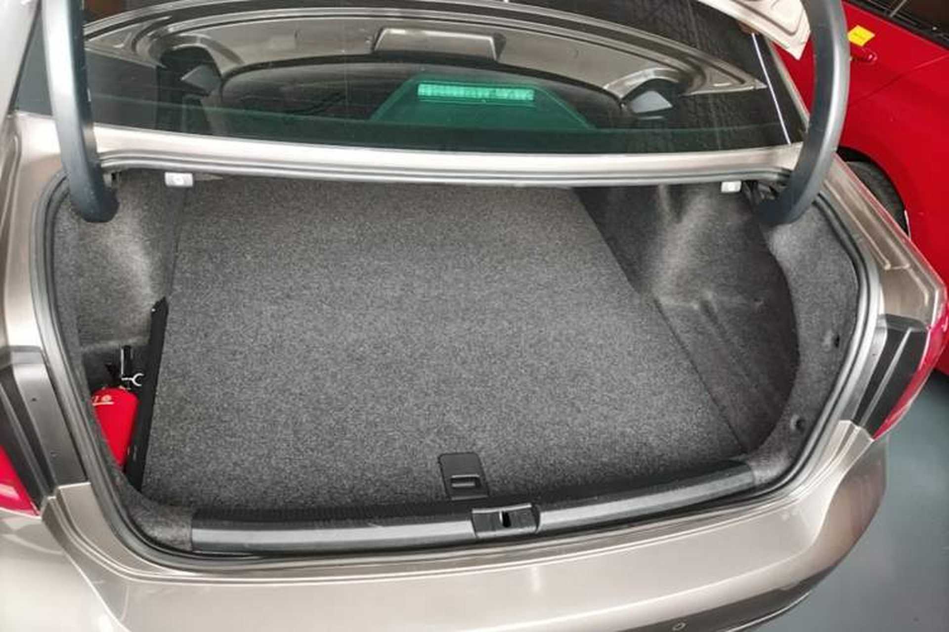 Used Volkswagen Passat 2015 1.8TSI DSG Prestige Edition Trunk