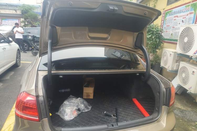 Used Volkswagen Passat 2015 1.8TSI DSG Prestige Edition Trunk