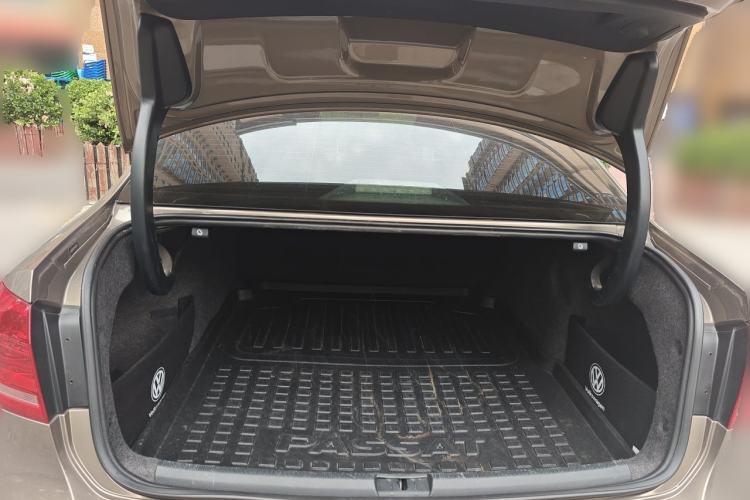 Used Volkswagen Passat 2015 1.8TSI DSG Prestige Edition Trunk