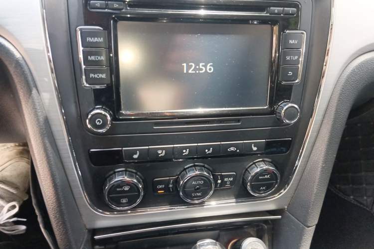 Used Volkswagen Passat 2015 1.8TSI DSG Prestige Edition Audio And AC Panel