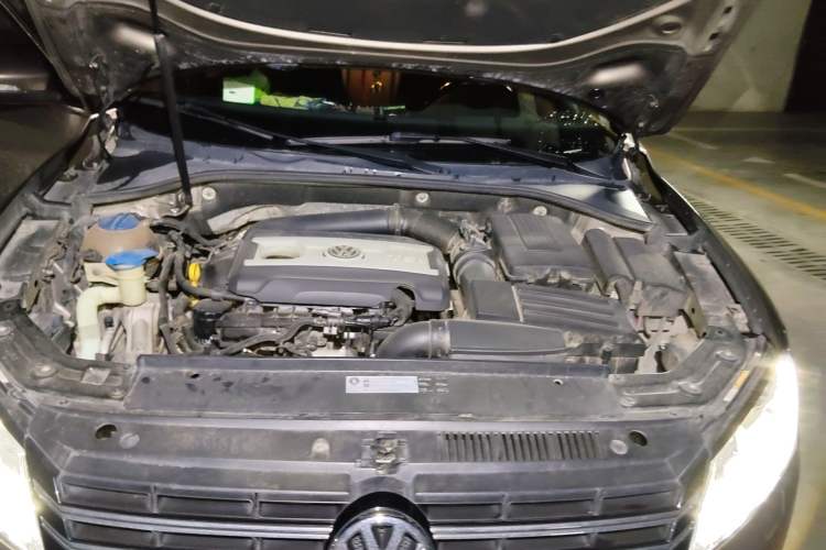 Used Volkswagen Passat 2015 1.8TSI DSG Prestige Edition Engine Bay