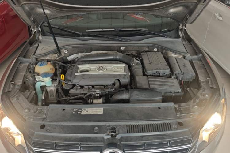 Used Volkswagen Passat 2015 1.8TSI DSG Prestige Edition Engine Bay
