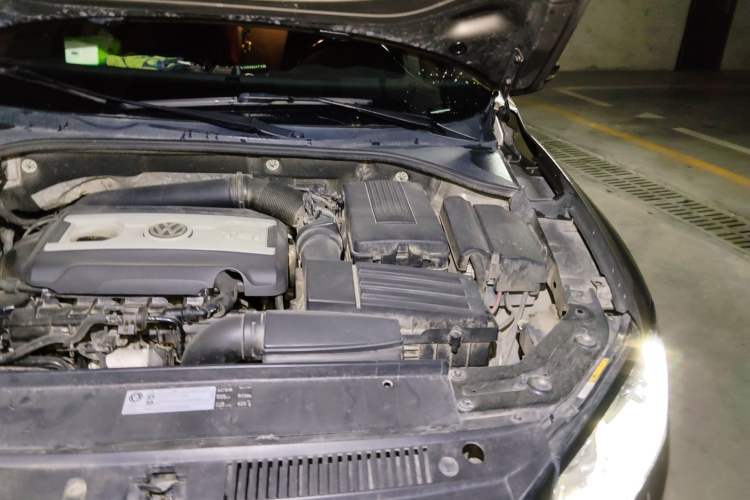 Used Volkswagen Passat 2015 1.8TSI DSG Prestige Edition Engine Bay Left
