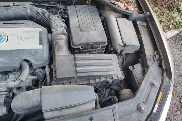 Used Volkswagen Passat 2015 1.8TSI DSG Prestige Edition Engine Bay Left