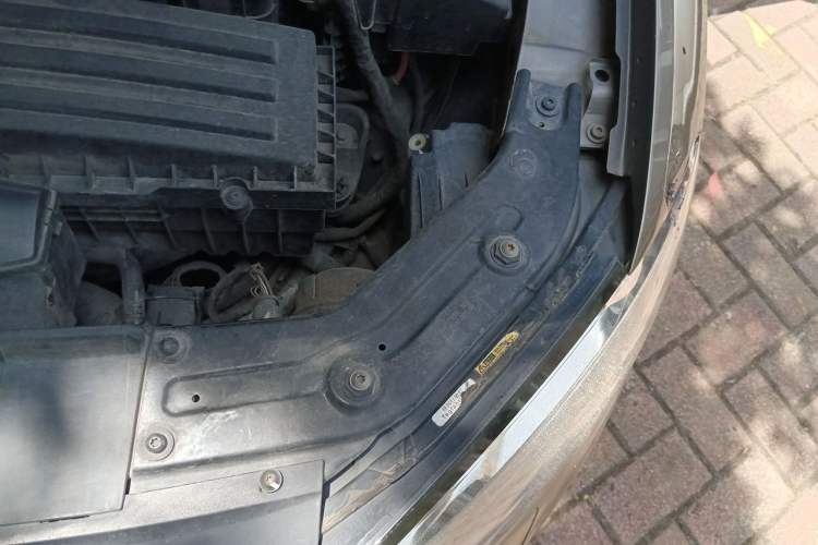 Used Volkswagen Passat 2015 1.8TSI DSG Prestige Edition Engine Bay Left